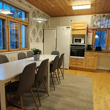 Huoneisto Spacious For 12 With Sauna