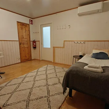 Spacious For 12 With Sauna * Laitasaari