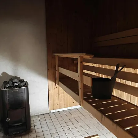 Huoneisto Spacious For 12 With Sauna